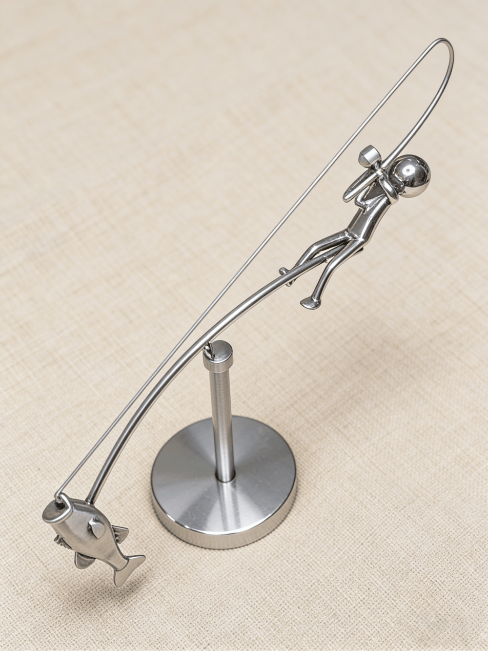 🎣 Tasapainotteleva kalastaja -veistos