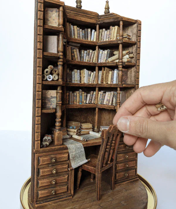 Miniatyyrikirjasto ”The Bay Library”