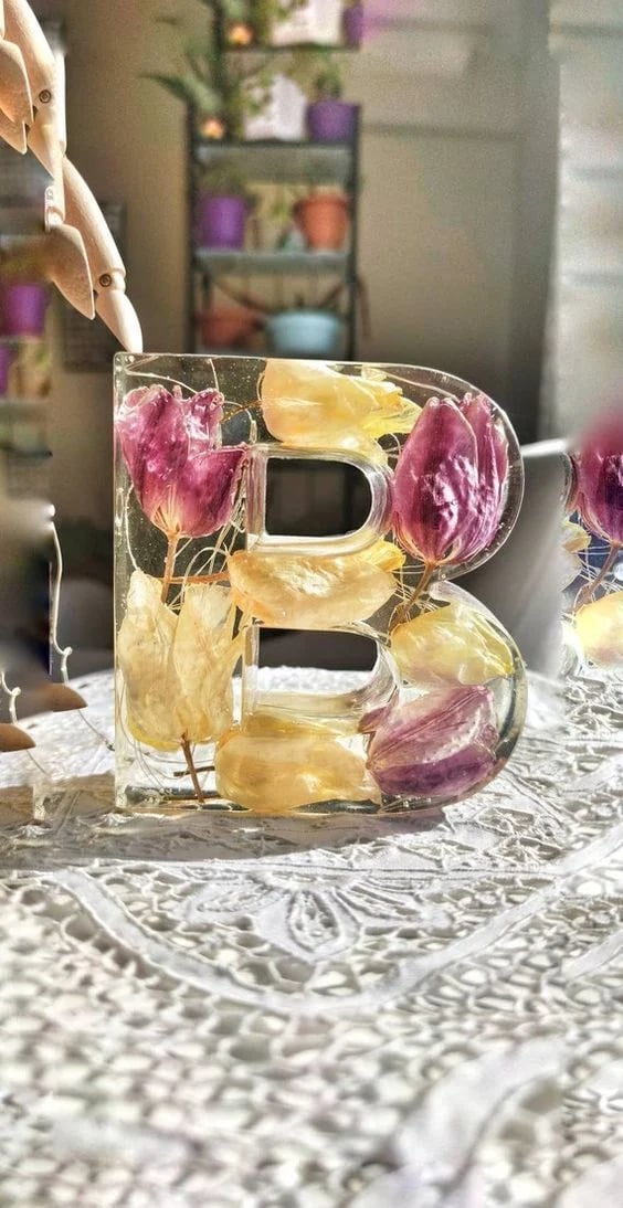 🎁 Käsintehdyt kukkahartsikirjaimet LED-valolla