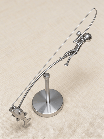 🎣 Tasapainotteleva kalastaja -veistos