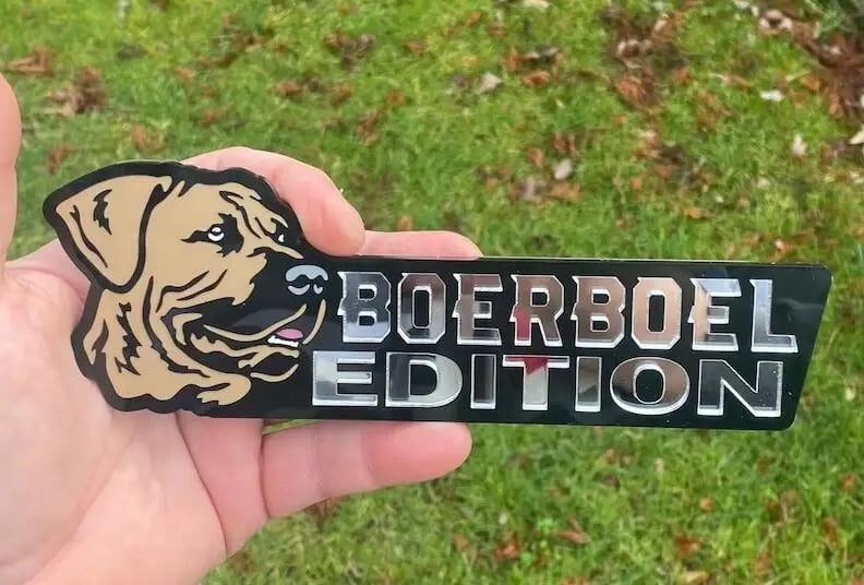 Koiraembleemi autoon