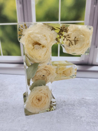 🎁 Käsintehdyt kukkahartsikirjaimet LED-valolla