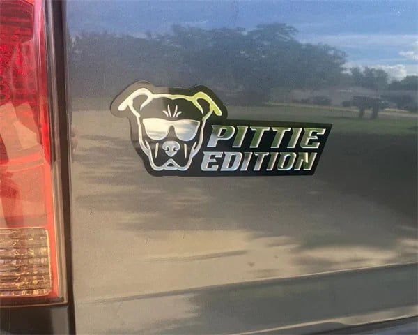 Koiraembleemi autoon
