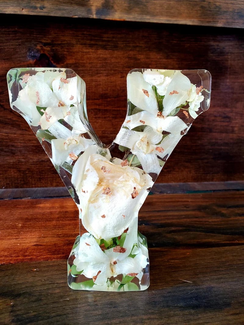 🎁 Käsintehdyt kukkahartsikirjaimet LED-valolla