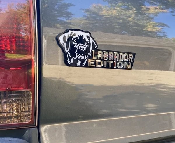 Koiraembleemi autoon