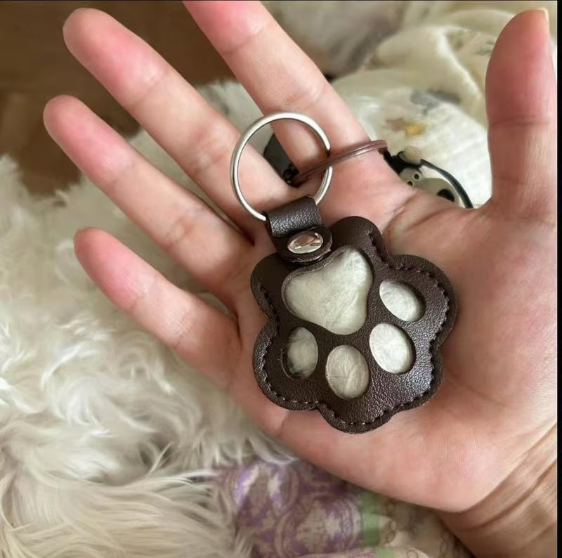 Nahkainen tassuavaimenperä lemmikkisi muistoksi - 🐾 Säilytä heidän muistonsa aina lähelläsi