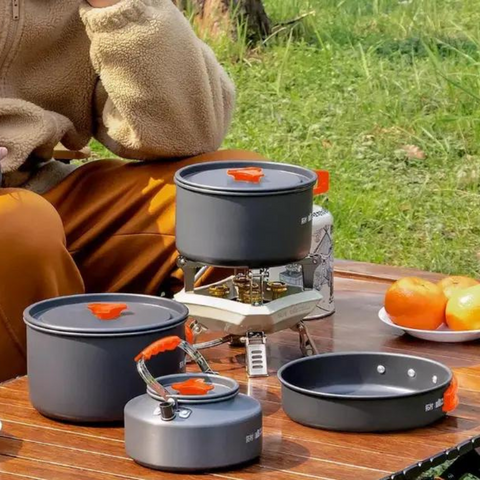 Monikäyttöinen kompakti retkikeitinsetti