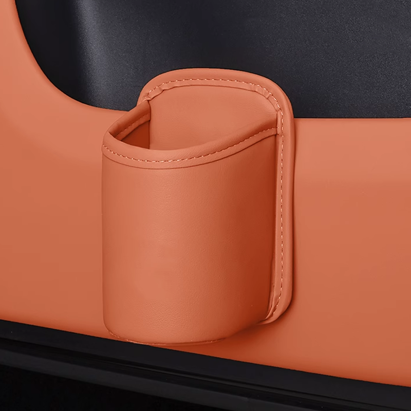 Nahkainen mukipidike autoon – clip-on-kiinnitys